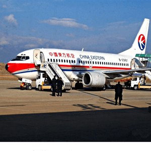于田万方空运公司航空快运业稳步发展的原因是什么？